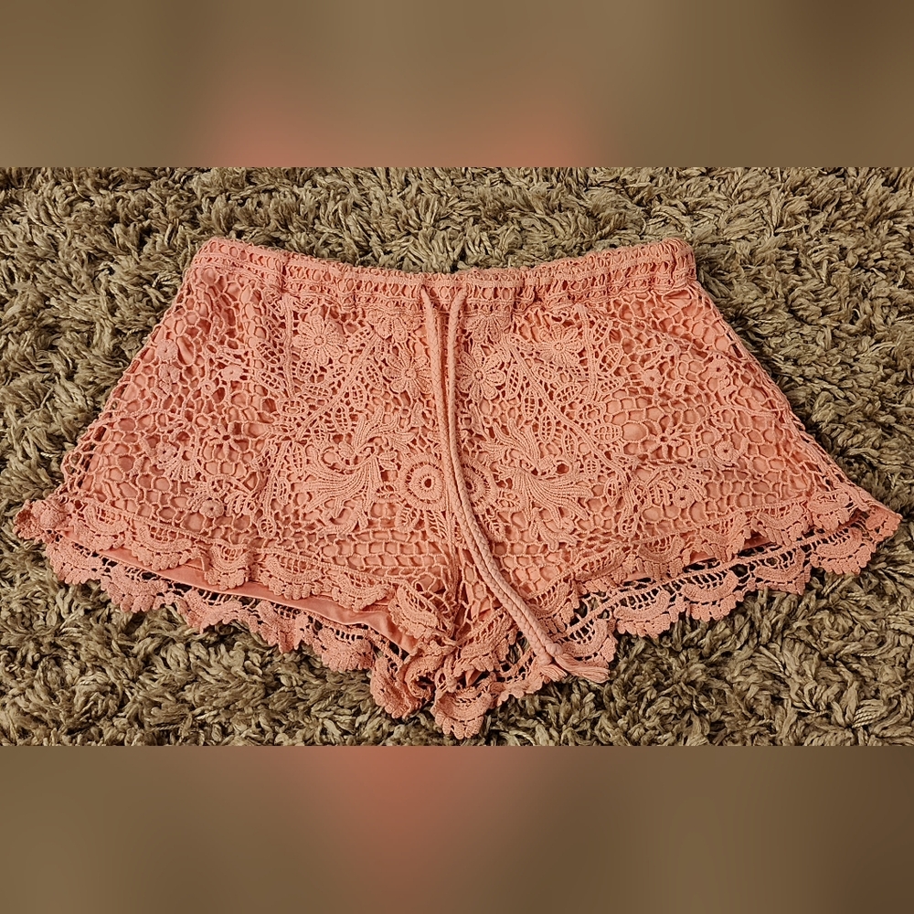 Iris Los Angeles Pink Lace Shorts (M)